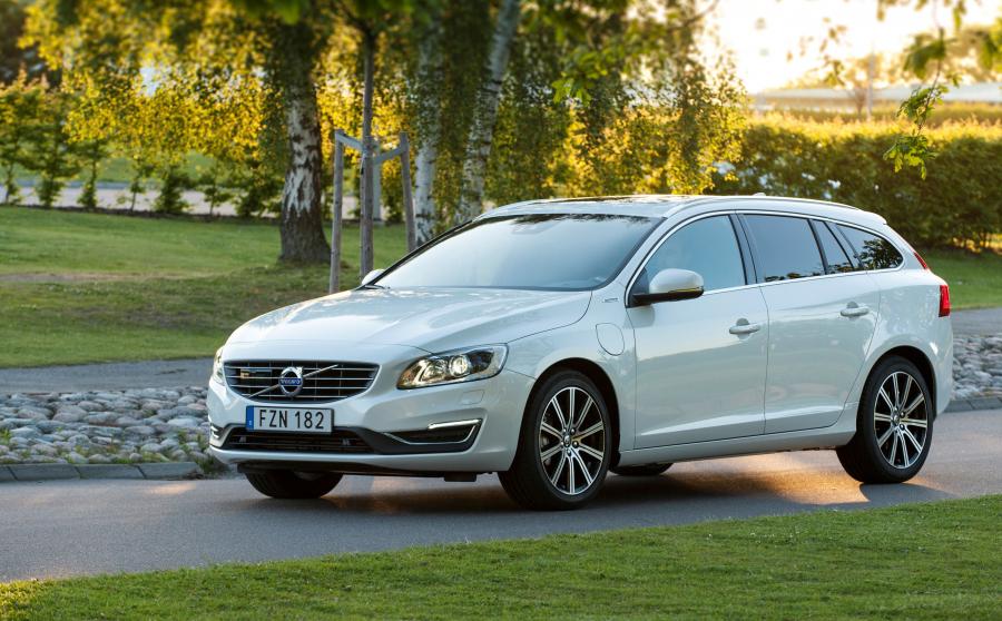  Volvo V60 Twin Engine 2015 года  (фото 6 из 17)